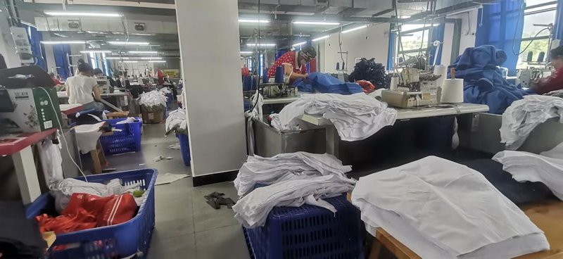 校服加工行业的最新动态与变革